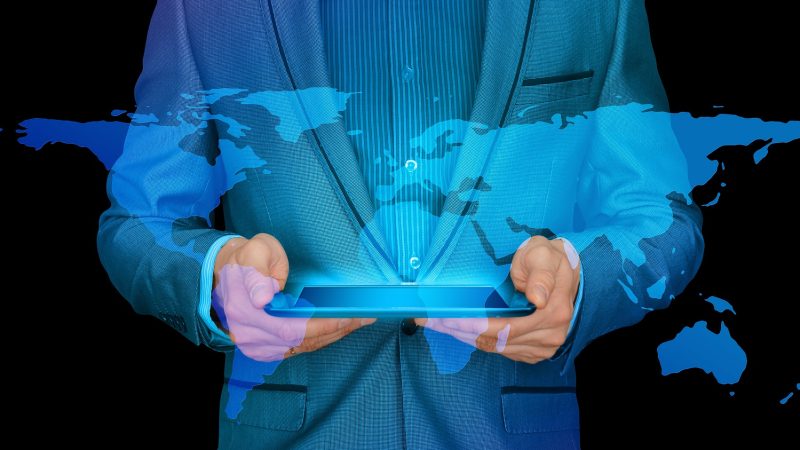 businessman-2682712_1920